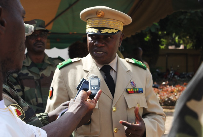 Général Chef d’Etat-Major General des Armées, rappelant l’importance de la bonne gestion des stocks d’armes et de munitions pour la paix au Mali, lors de la cérémonie de remise des armureries, 27 Novembre 2015, Bamako - Mali