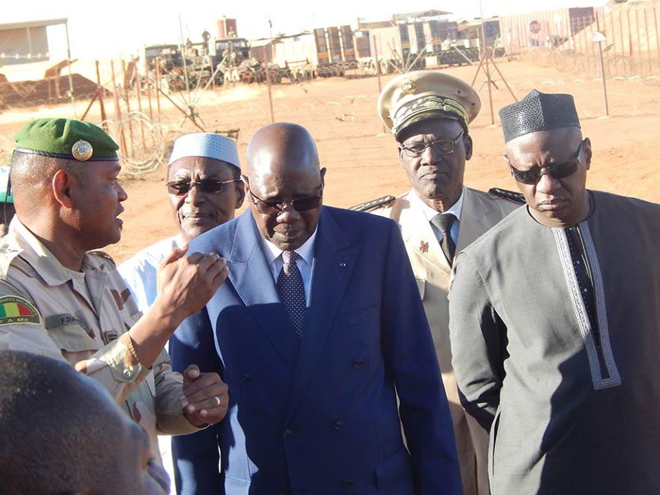 au centre de l'image: M. Modibo Keita, Premier Ministre du Mali