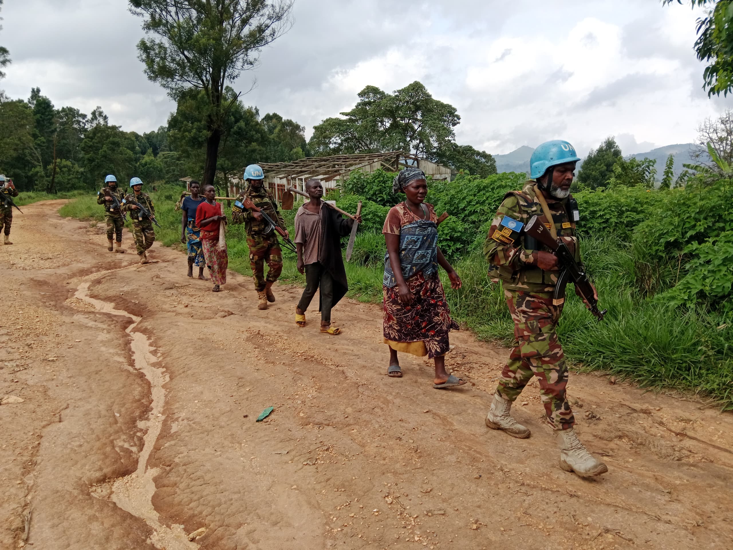Casques bleus de la MONUSCO en patrouille. imag_drodro_tob_mob_2.jpg