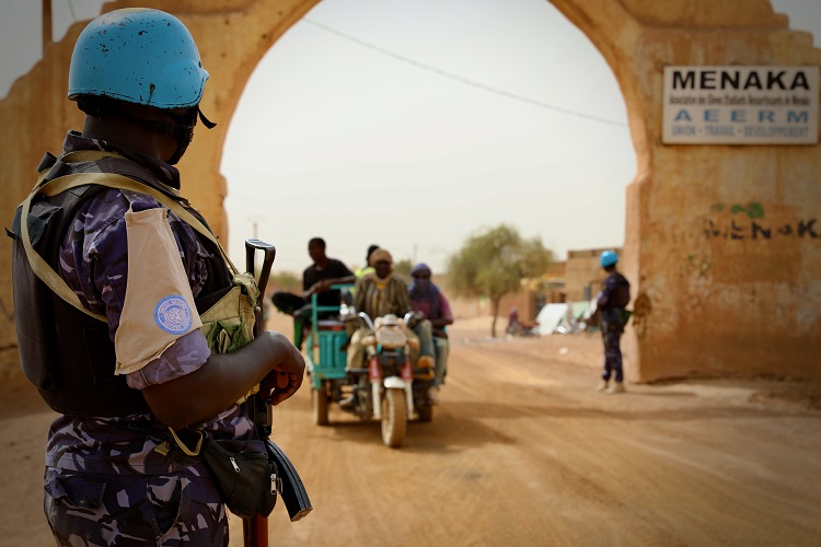 MINUSMA/Gema Cortes La police des Nations Unies patrouille dans la région de Menaka, au nord-est du Mali.