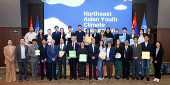 A group of people posing for a photo

AI-generated content may be incorrect.