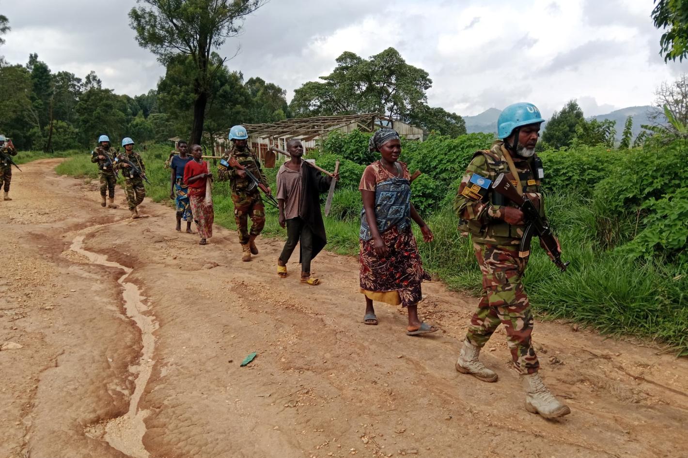 Casques bleus de la MONUSCO en patrouille. imag_drodro_tob_mob_2.jpg