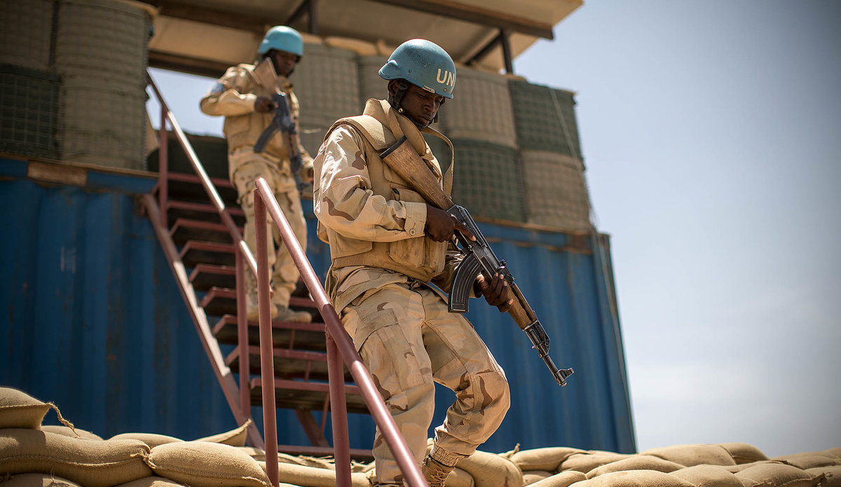 Number of troops to UN peacekeeping by country, 2015 - World