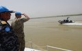 Gao - Le Commandant de la Force de la MINUSMA patrouille sur le fleuve Niger