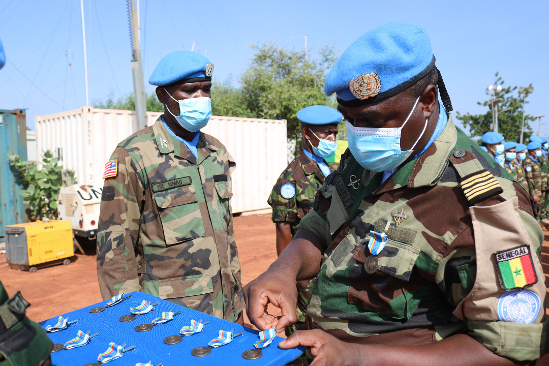 Zone militaire 7 ( Thies) Remise par le CEMAT du drapeau au 10e détachement  sénégalais.